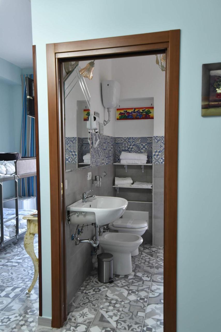 B&B Le Cycas Кастелламмаре-ди-Стабия Экстерьер фото