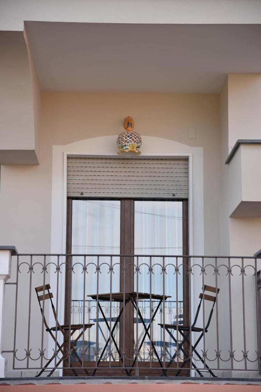B&B Le Cycas Кастелламмаре-ди-Стабия Экстерьер фото
