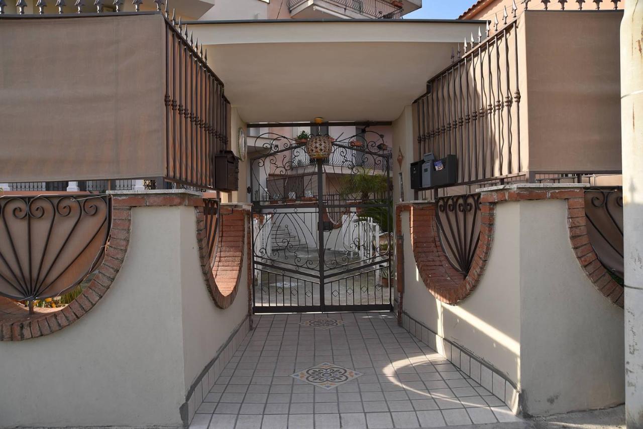 B&B Le Cycas Кастелламмаре-ди-Стабия Экстерьер фото