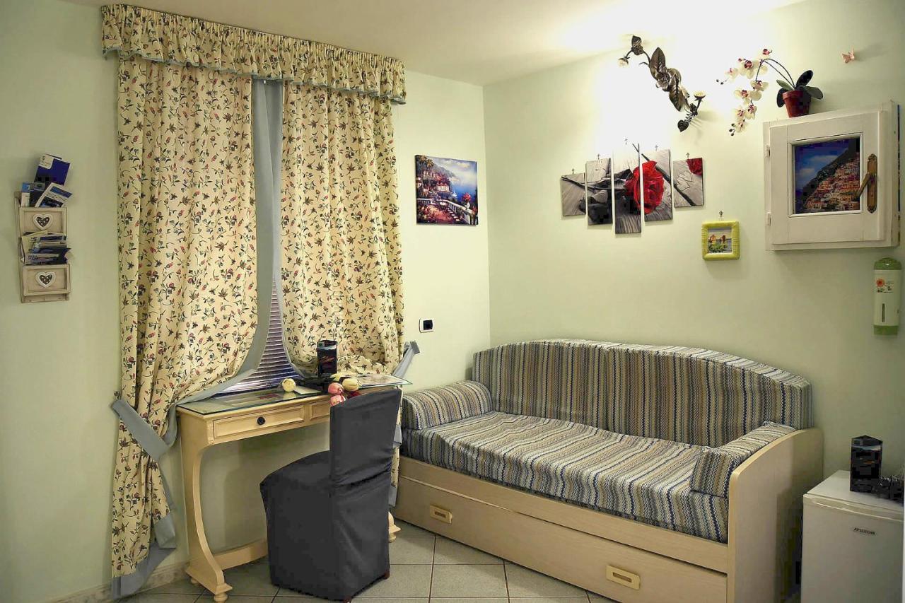 B&B Le Cycas Кастелламмаре-ди-Стабия Экстерьер фото